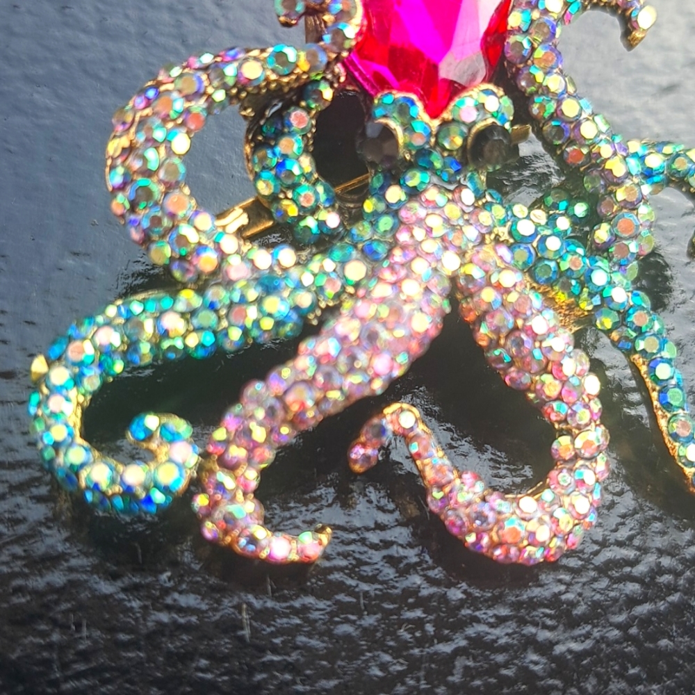 Octopus Brooch - Picture 2 of 4